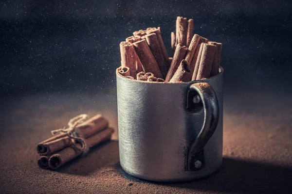 Closeup Cinnamon Bark Powder Old Metal Mug Dark Table — Stock Photo, Image