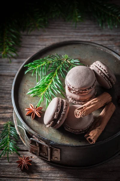 Zoete Smakelijke Macarons Smaak Gebracht Met Kaneel Voor Kerstmis Chocolade — Stockfoto