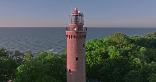 Маяк Березі Балтійського Моря Сонячний День Польща Туризм Балтійському Морі — стокове відео