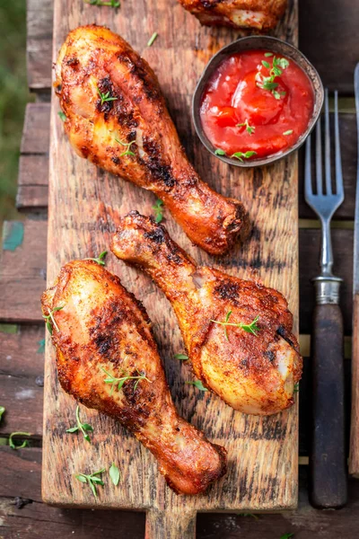 정원에 맛있고 닭고기 — 스톡 사진