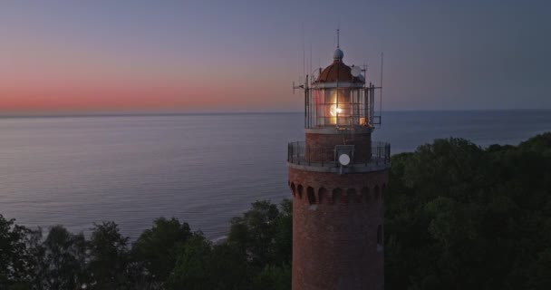Světelný Paprsek Majáku Vysoký Letecký Výhled Baltské Moře Letecký Pohled — Stock video