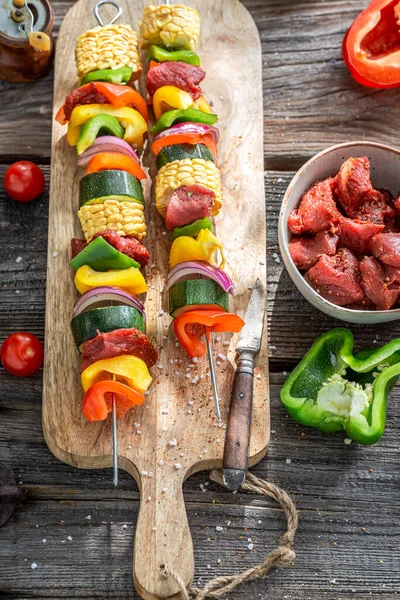 Espetos Grelhados Saborosos Caseiros Feitos Vegetais Carne Preparações Para Espetos — Fotografia de Stock