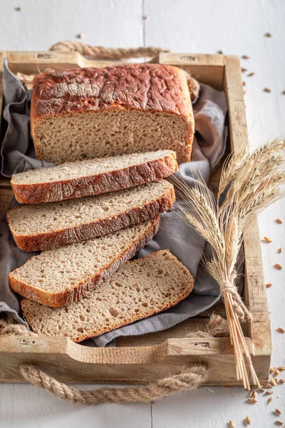 ขนมป งสดเป นแหล งโปรต นและเส นใย ขนมป งโฮมเมด Multigrain — ภาพถ่ายสต็อก