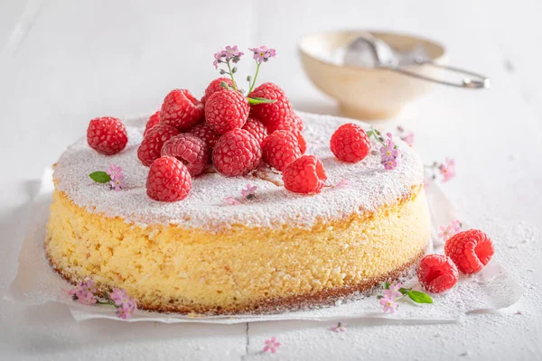 Tasty Cheesecake Decorated Raspberries Mint Raspberry Cheesecake — Stock Photo, Image