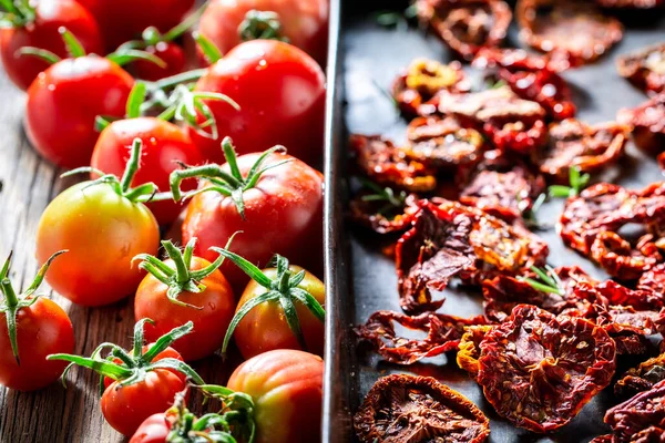 Tomates Deliciosos Saudáveis Secos Como Ingredientes Aromáticos Legumes Secos Sol — Fotografia de Stock