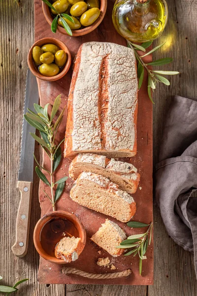 Chromý Chleba Čerstvě Upečený Domácí Pekárně Bochník Chleba Olivového Oleje — Stock fotografie