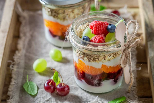 Deliziosa Fatta Casa Muesli Vaso Con Yogurt Bacche Colazione Yogurt — Foto Stock