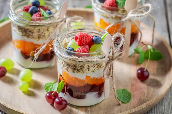 Čerstvé Zdravé Zrno Jogurtu Vloček Letní Snídaně Ovocem — Stock fotografie