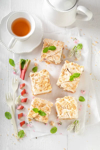 Вкусный Ревеневый Пирог Дрожжами Подаваемый Чаем Торт Плесенью Ревенем — стоковое фото