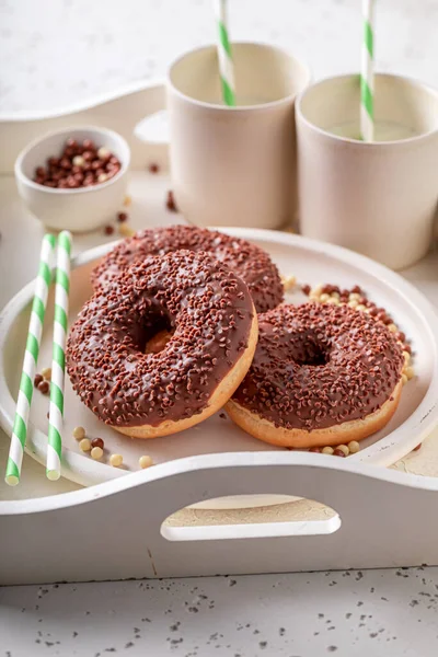 Donuts Caseiros Saborosos Como Lanche Melhores Gostos Com Leite Sobremesa — Fotografia de Stock