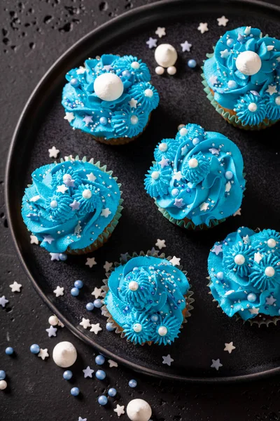 Prăjituri Delicioase Casă Cremă Albastră Presărate Desert Albastru Perfect Stropi — Fotografie, imagine de stoc