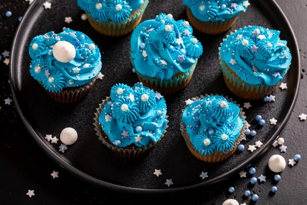 Prăjituri Frumoase Unice Cremă Formă Flori Desert Albastru Perfect Stropi — Fotografie, imagine de stoc
