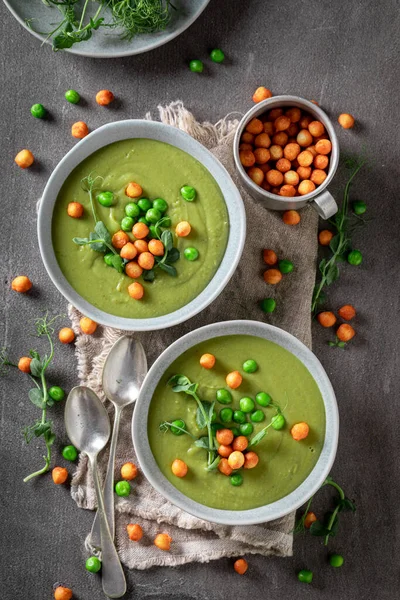 Sopa Guisantes Verdes Con Puff Guisantes Brotes Sopa Vegana Verde — Foto de Stock