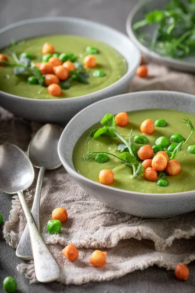 Deliciosa Sopa Guisantes Hecha Verduras Hierbas Sopa Vegana Verde Hecha — Foto de Stock