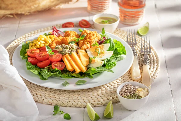 Heerlijke Salade Als Zomerse Lichte Maaltijd Salade Gemaakt Van Verse — Stockfoto