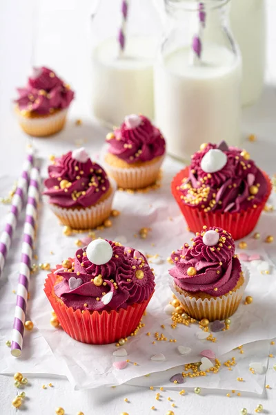 Délicieux Cupcakes Rouges Faits Maison Base Framboises Superbe Dessert Rouge — Photo