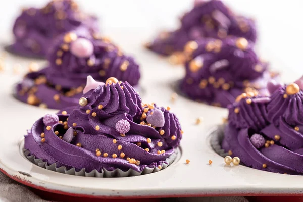 Sweet Tasty Cupcakes Flower Shaped Cream Purple Dessert Golden Sprinkles — Stock Photo, Image