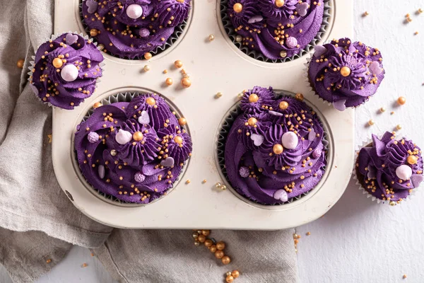 Beautiful Unique Cupcakes Purple Flower Shape Purple Dessert Golden Sprinkles — Stock Photo, Image