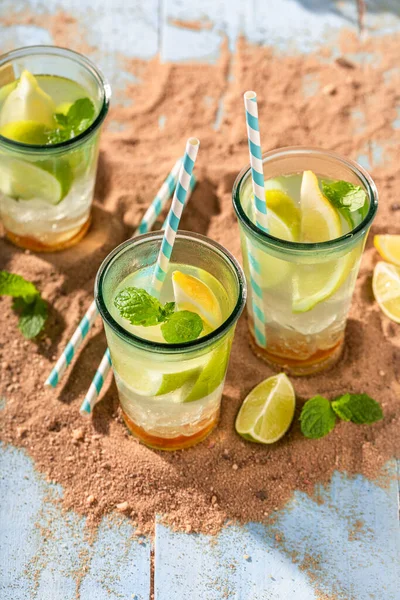 Hemlagad Lemonad Som Drink Varma Dagar Mojito Med Lime Och — Stockfoto