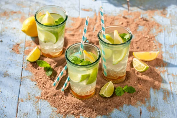 Färsk Lemonad Som Perfekt Dryck För Varma Sommardagar Kylda Drycker — Stockfoto