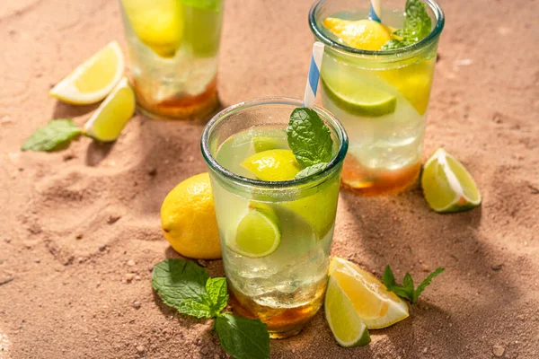 Surt Lemonad Med Krossad Och Socker Kylda Drycker För Sommardagar — Stockfoto