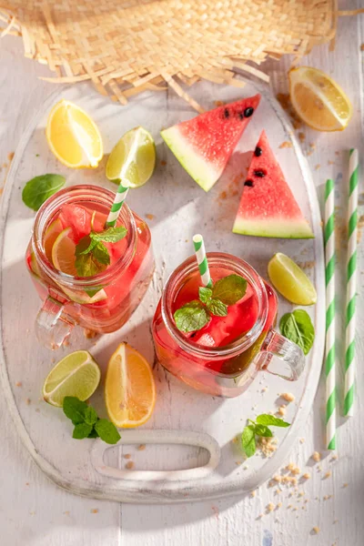 Färsk Lemonad Gjord Lime Och Vattenmeloner Mojito Med Lime Och — Stockfoto