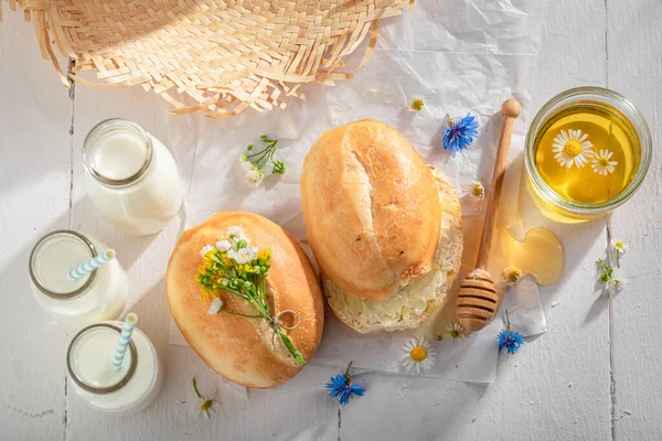 ขนมป าวสาล หวานและม ขภาพด าหร บอาหารเช อาหารเช บนมและน — ภาพถ่ายสต็อก