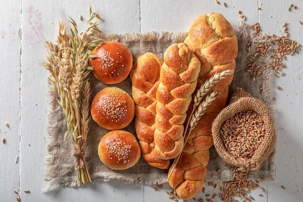 Gesunde Und Schmackhafte Brotlaibe Die Der Bäckerei Gebacken Werden Hausgemachtes — Stockfoto