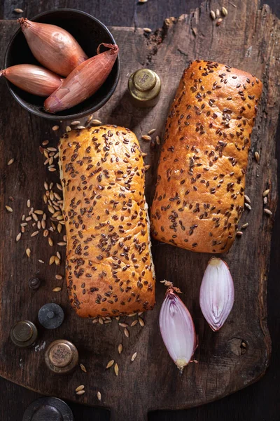 Νόστιμα Και Υγιεινά Ψωμάκια Κρεμμυδιού Δημητριακά Κρεμμύδια Σιταριού Και Σίκαλης — Φωτογραφία Αρχείου