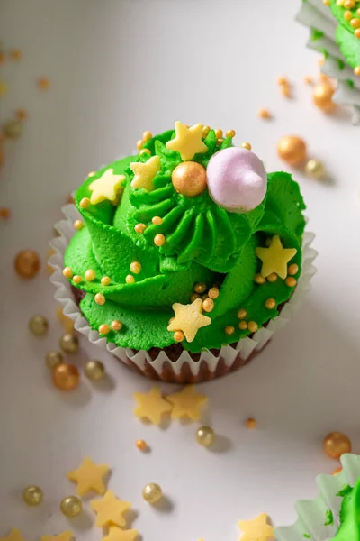 Leckere Grüne Cupcakes Aus Grüner Sahne Weihnachten Einzigartiges Dessert Der — Stockfoto