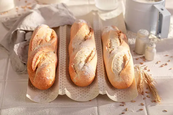 Warme Stokbrood Vers Gebakken Bakkerij Zelfgemaakte Stokbrood Voor Het Ontbijt — Stockfoto