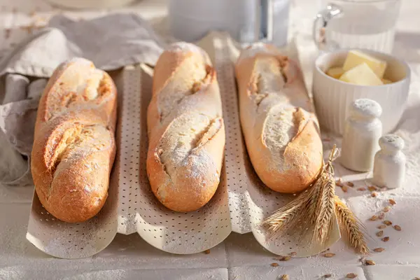 Zelfgemaakte Stokbrood Vers Gebakken Bakkerij Zelfgemaakte Stokbrood Voor Het Ontbijt — Stockfoto