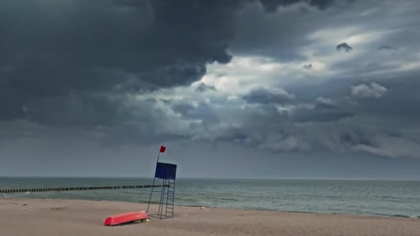 Torre Salvavidas Durante Tormenta Mar Báltico Polonia Europa — Vídeo de stock