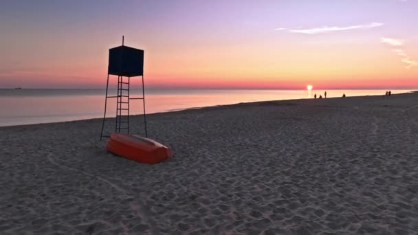 Spokojny Zachód Słońca Słońcem Horyzoncie Nad Bałtykiem Falami Widok Lotu — Wideo stockowe