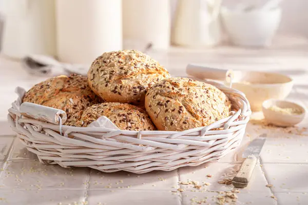 Zelfgemaakte Volkoren Kaiser Broodjes Rustieke Keuken Volkoren Broodjes Ingrediënten Bakkerij — Stockfoto