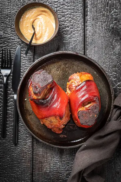 바이에른의 요리로 맛있고 뜨거운 너클2 재료와 향신료를 Schweinshaxe — 스톡 사진