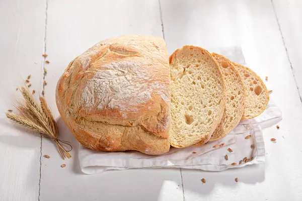 Lekker Zelfgemaakt Rond Brood Bakken Met Oren Graan Brood Het Rechtenvrije Stockfoto's