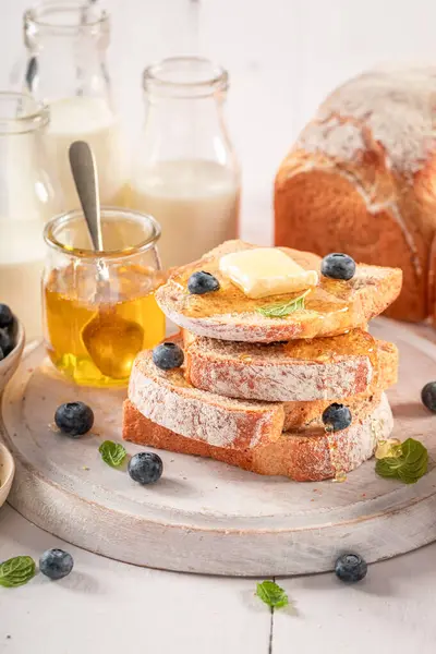 Смачний Свіжий Хліб Ідеальний Сніданок Солодкий Фрукти Здоровий Сніданок — стокове фото
