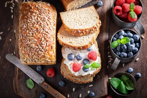 Healthy Homemade Whole Grain Bread Cottage Cheese Berries Bread Summer — Stock Photo, Image