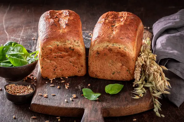 Υγιεινό Και Νόστιμο Ψωμί Σπανάκι Ψημένο Φούρνο Ψωμί Από Σπόρους Royalty Free Φωτογραφίες Αρχείου