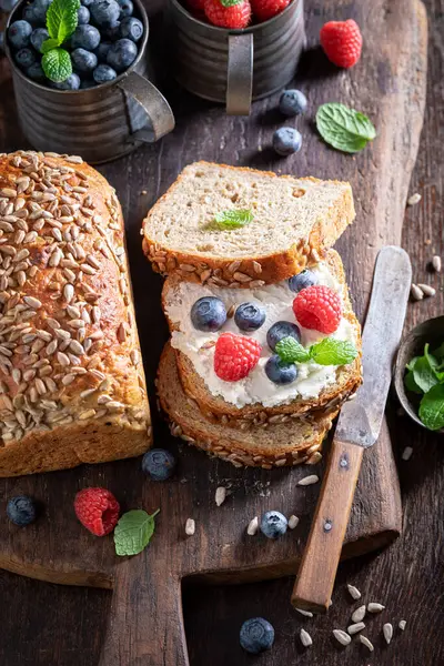 Healthy Homemade Whole Grain Bread Mint Cheese Berries Bread Fresh — Stock Photo, Image