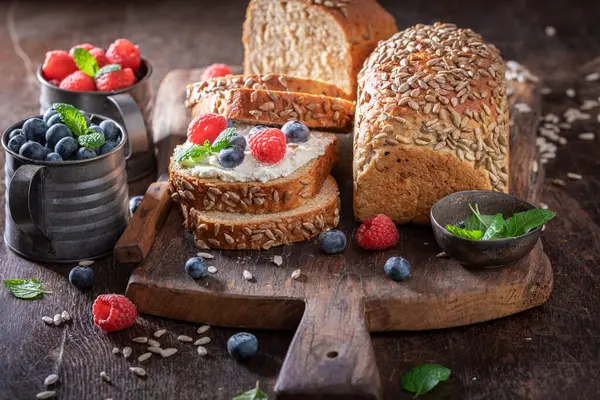 Healthy Homemade Whole Grain Bread Energetic Breakfast Bread Summer Healthy — Stock Photo, Image