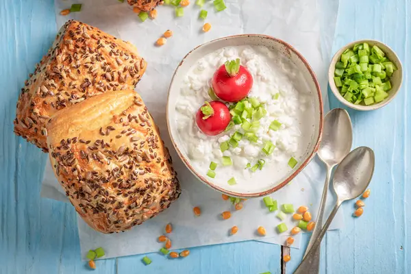 Crunchy Hjemmelavet Majs Bolle Som Kilde Til Protein Vitaminer Sandwich Royaltyfrie stock-fotos