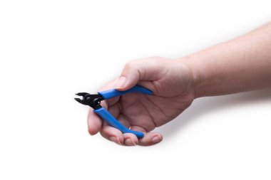 Bükme, kesme, kıskaç için kullanılan boş metin alanı ile mavi pense tutan kapalı.