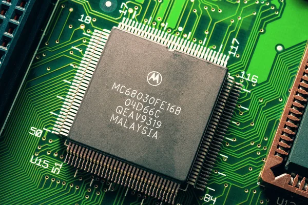 90年代のヴィンテージ回路基板Cpuプロセッサマイクロチップ 人気のMacintosh 30などの中心部 — ストック写真