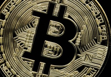 Altın bir bitcoin 'in çarpıcı görüntüsü. Simgesel kripto para biriminin karmaşık detaylarını yakalamak, bu görsel yenilikleri, zenginliği ve küresel finansın geleceğini temsil ediyor. Finansal pazarlama ya da teknik içerik için mükemmel.