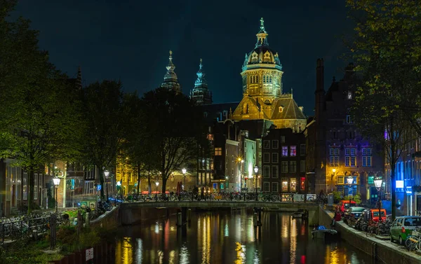 Obrázek Čtvrti Red Light Baziliky Mikuláše Noci Amsterdamu — Stock fotografie