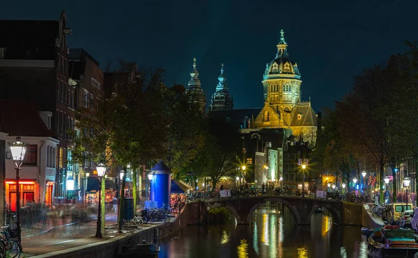 Obrázek Čtvrti Red Light Baziliky Mikuláše Noci Amsterdamu — Stock fotografie