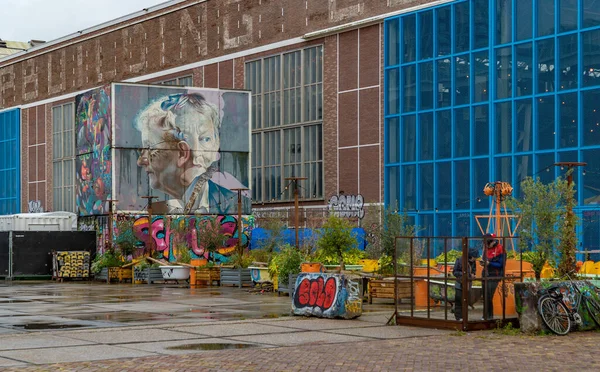 Wandbild Und Farbenfrohe Objekte Ndsm Kunstzentrum — Stockfoto