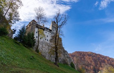 Sonbaharda Bran Kalesi 'nin bir resmi..